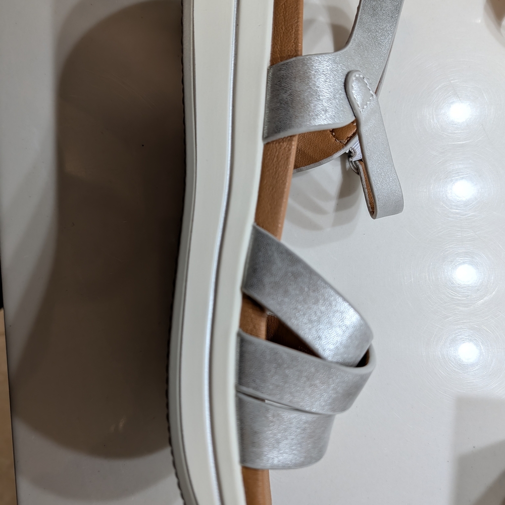 Brand New Silver Women's Sandals by Diba Size 7.5M - Picture 5 of 8
